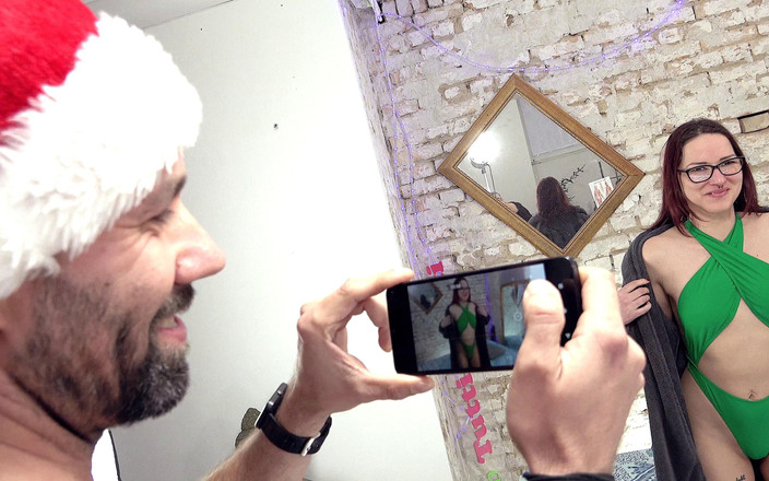 Studio92 amateur sub sluts: Teen Roxy Xmas thử vai qua đường lỗ hậu