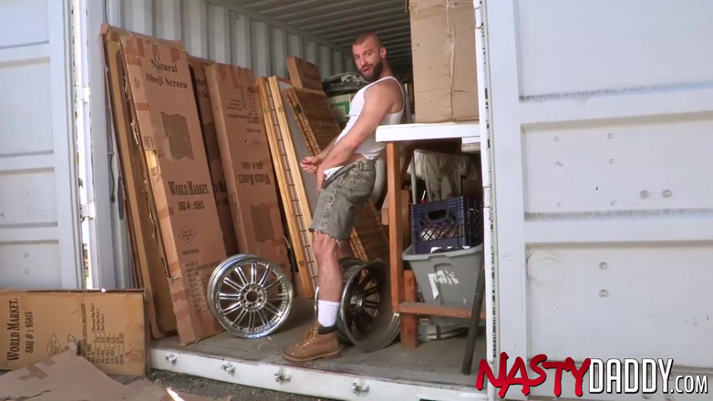 Nasty Daddy: NASTYDADDY Donnie Argento dikongkek tanpa kondom oleh Daddy Jack Dixon