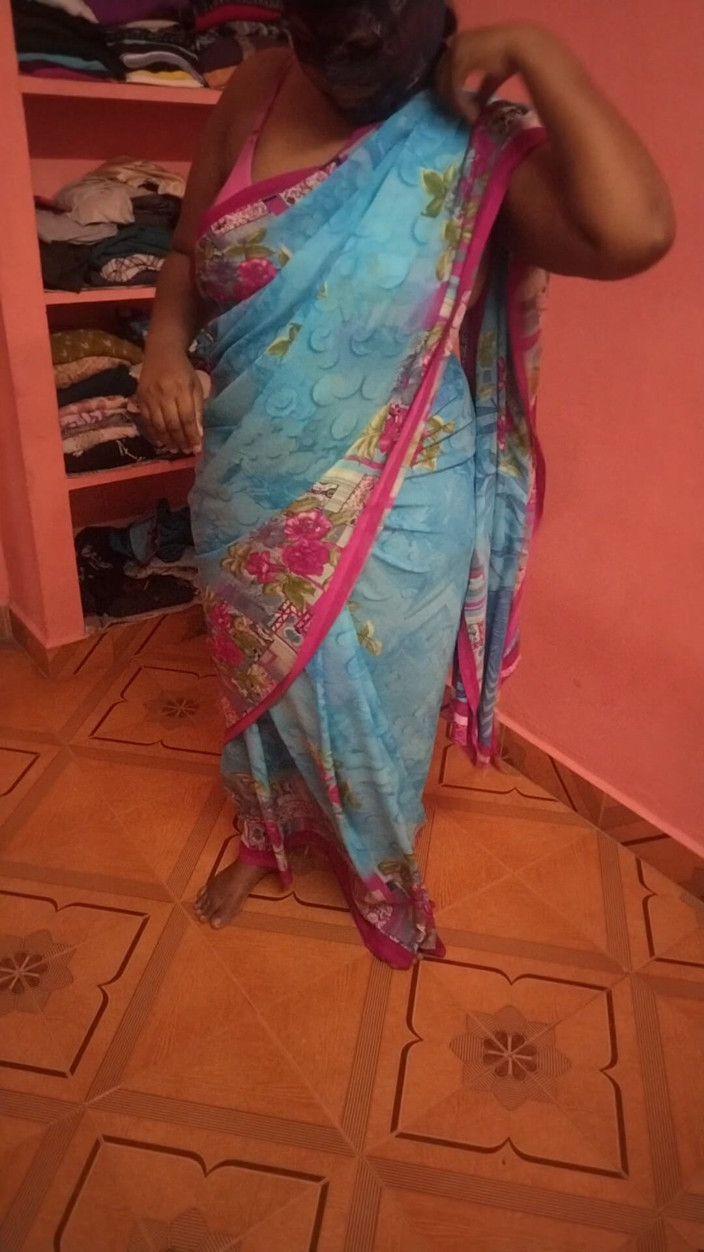 Priya aunty: Saree draagt voor de volgende shoot
