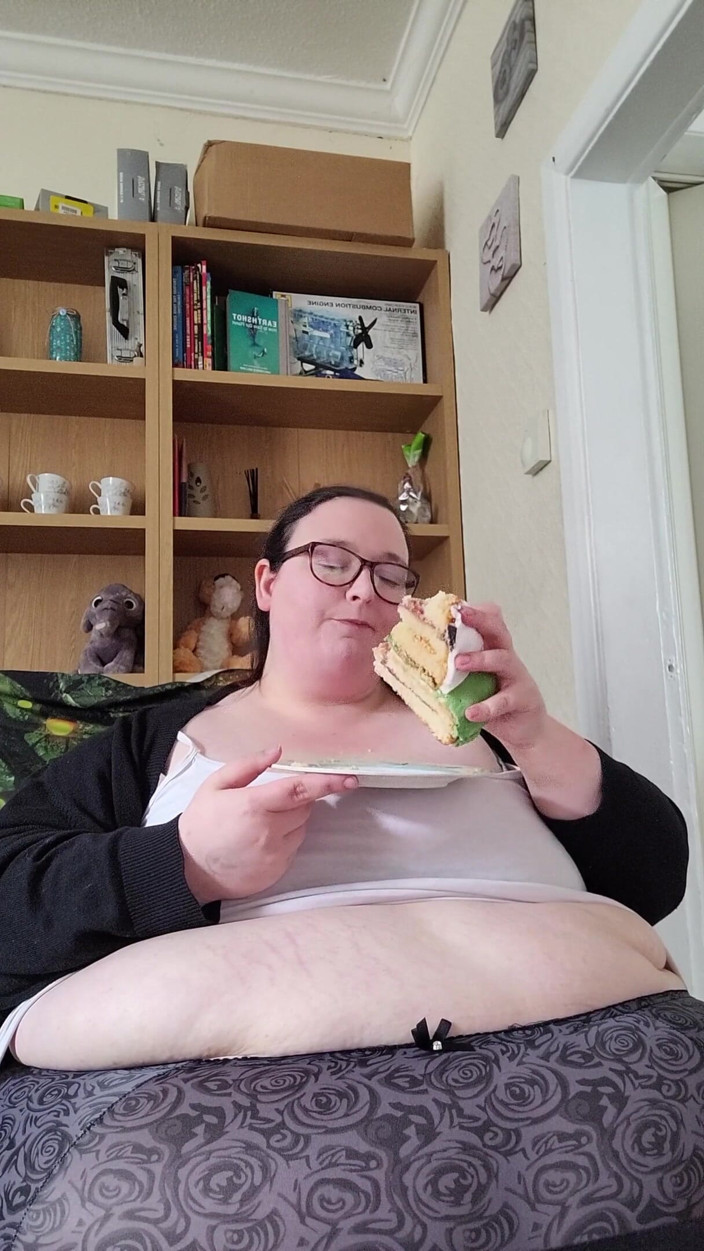SSBBWLadyBrads: Mmm 케이크