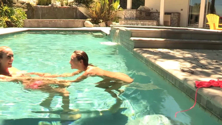 Lesbian Love Movies: pool men bahut badhiya lesbiyan seks paarti