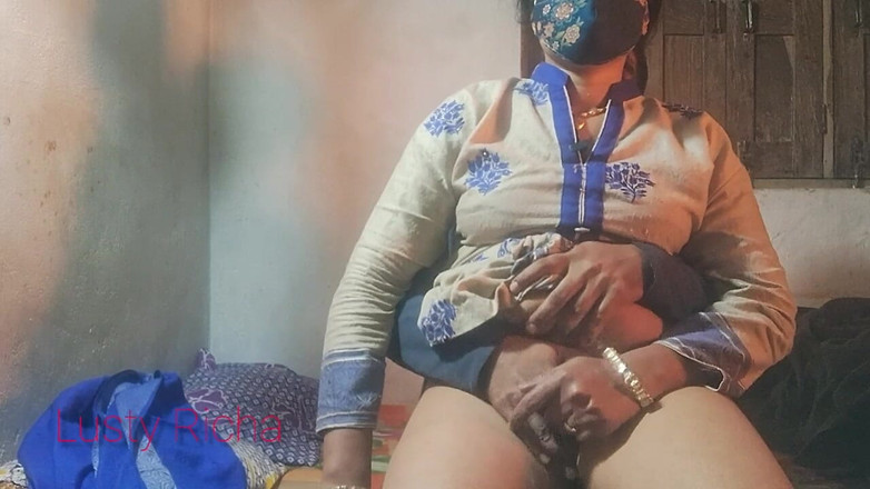 Lusty Richa: Richa Bhabhi的后入式性爱