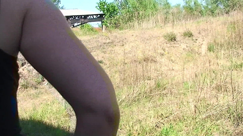 Deutsche Omas: 饥渴女郎骑乘大鸡巴在户外口爆