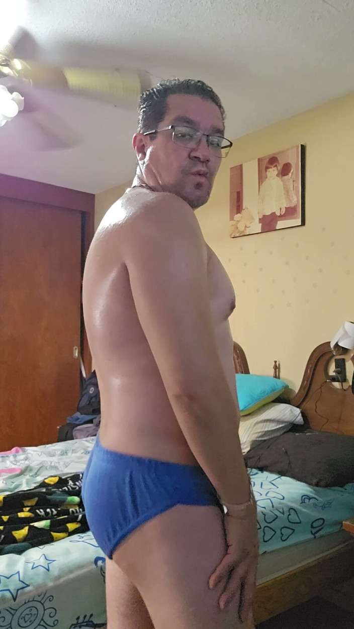 Brayan_PerDiazz: A Little Exercise in My Room