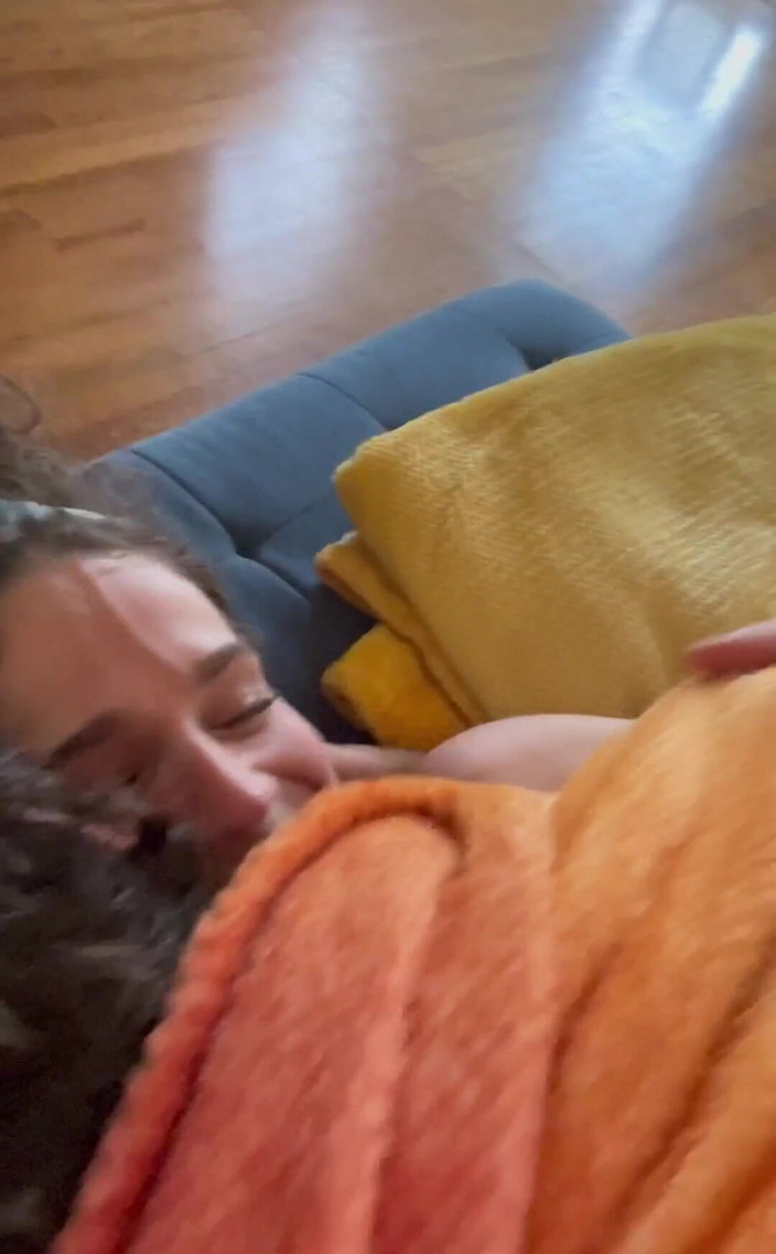VibeWithMommy: ¿Es raro ver a una pareja hacer el amor?
