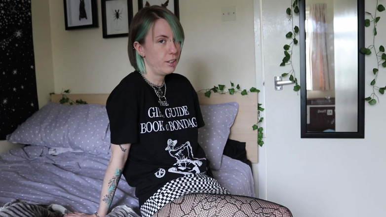 Fetpup: Nevlastní sestra tě nutí nosit její kalhotky SPH