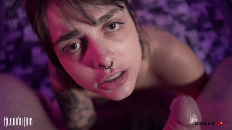 Alemao Hub: Dreadhot Gets Soaked in Purple Pool