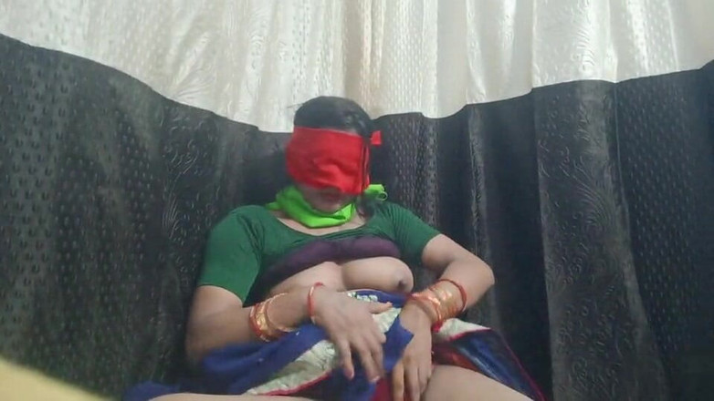 Sexy indian bich: Une indienne nouvellement mariée expose tout à sa chatte