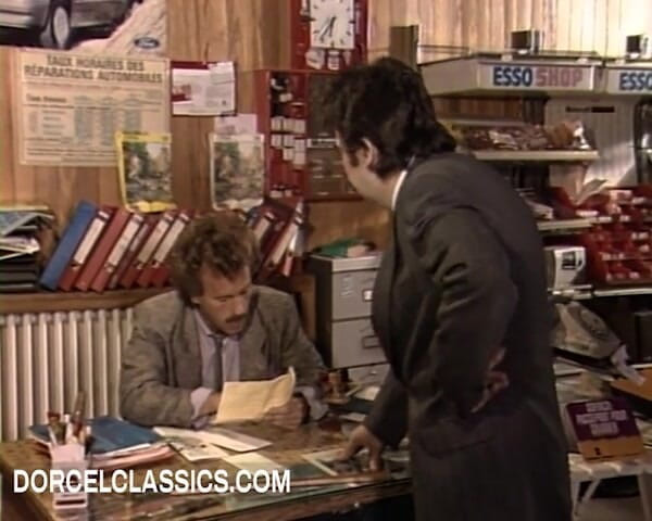 Dorcel classics: Una mamada debajo del escritorio