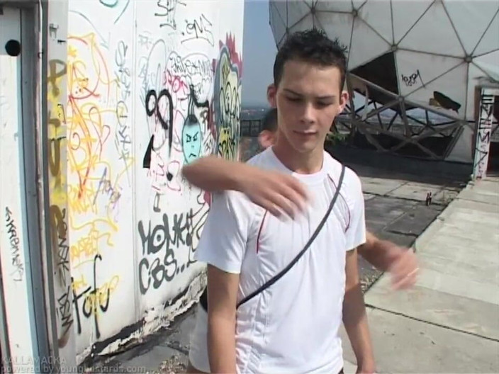 Young Bastards: Hard sneaker fuck