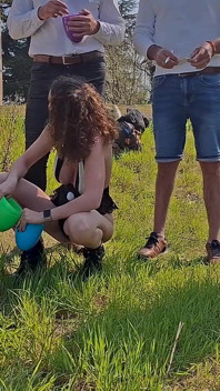 Pemburuan telur yang bertukar menjadi gangbang keras untuk arnab Perancis yang sangat panas
