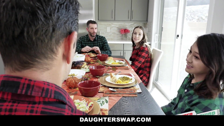 Swappz: 感謝祭に私の親友stepdadを犯した