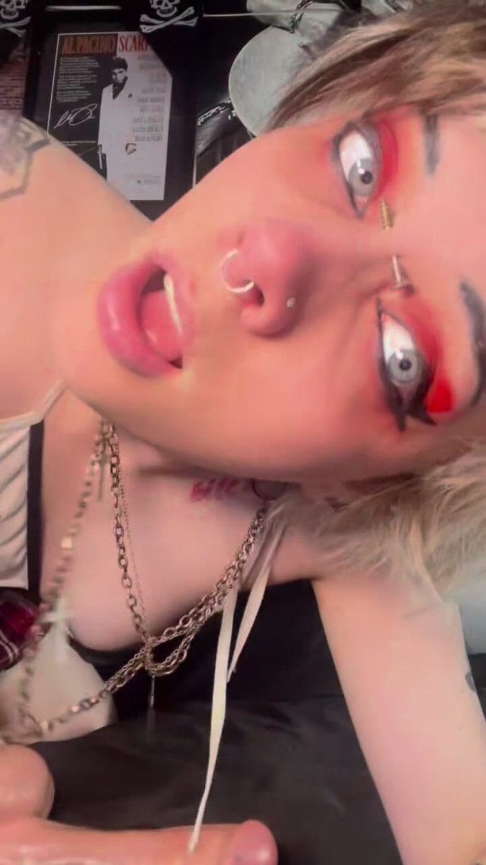 Glitterqueen1999: 鼻フェチのかわいいゴスがあなたのチンポを彼女のボタン鼻に擦りつける 豚の鼻が広がり JOIの精液が鼻の中に入り込む