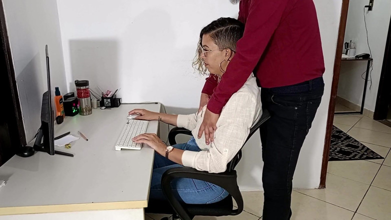 Gabi SweetCouplesStories: Зустріч з Босом у перший день роботи.