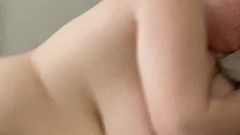 Frequentmasturbation: 그녀의 반응을 보기 위해 알몸으로 마누라를 걷다