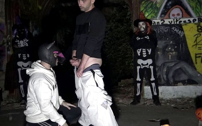 When straights boys fuck their gay friends: Fucked bareback by straight for Halloween night