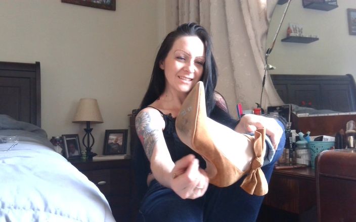 Raven Willow: Heels &amp; Humiliation