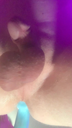 Brashen: Zrzka Ashen šuká svůj zadek svým oblíbeným robertkem