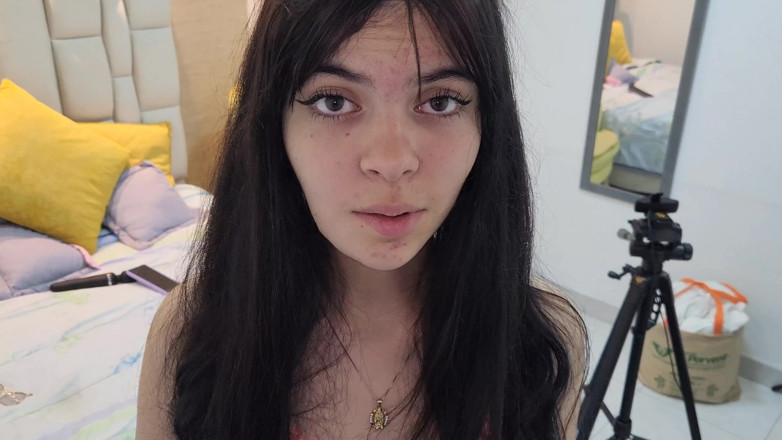 Jopy sex: De sexy Laura! Neukt een amateur-fan in een webcamstudio! Terwijl...
