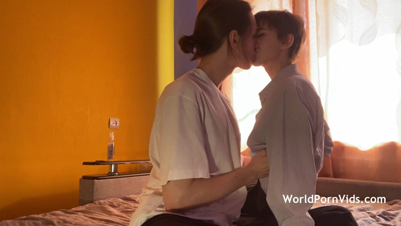 Selected worldwide porn: Kerel neukte zijn vriendin totdat ze een orgasme kreeg en...