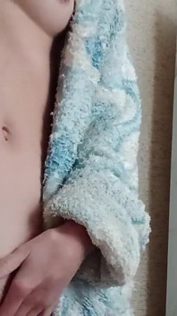 After My Bath, I Masturbate While My Parents Are Having Dinner