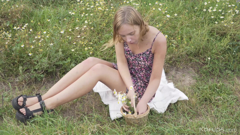 Karups Solo: Naked in Nature