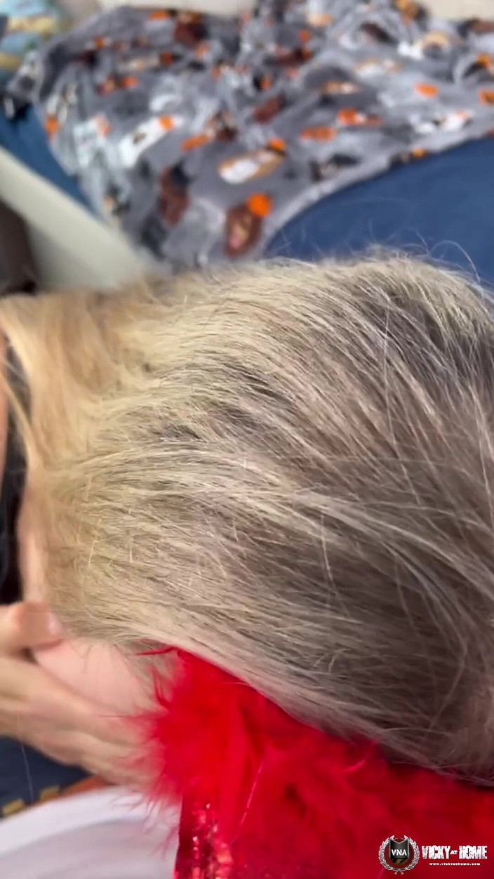 Vicky Vette: Vicky Vette succhiacazzi ad Halloween