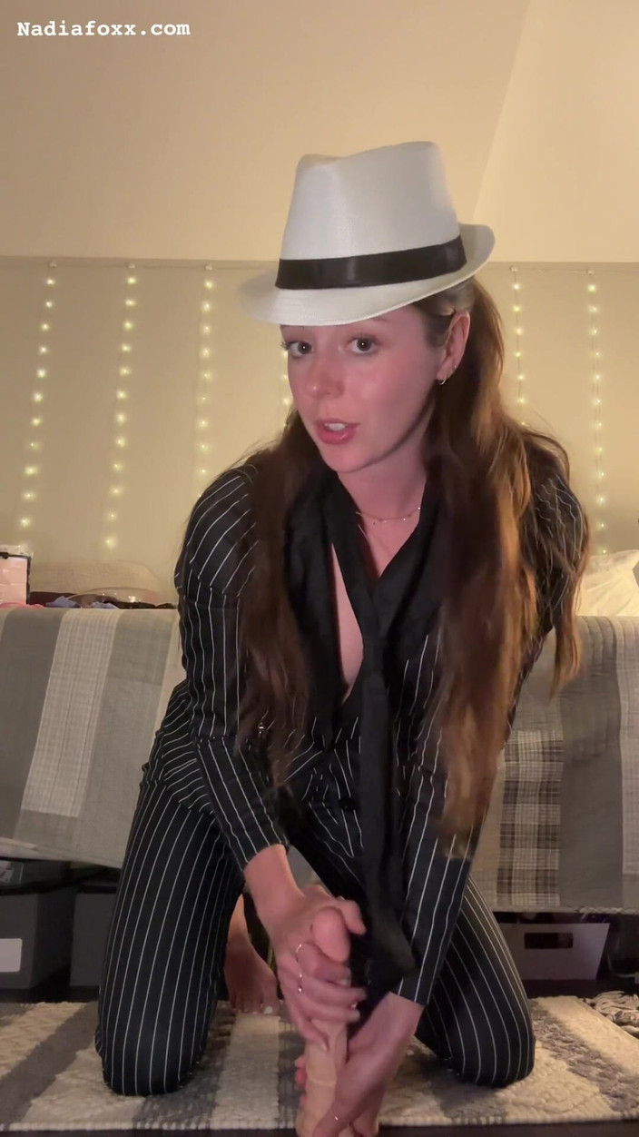 Nadia Foxx: Flicka som bär slips rider dig hårt - dildoridning pOV