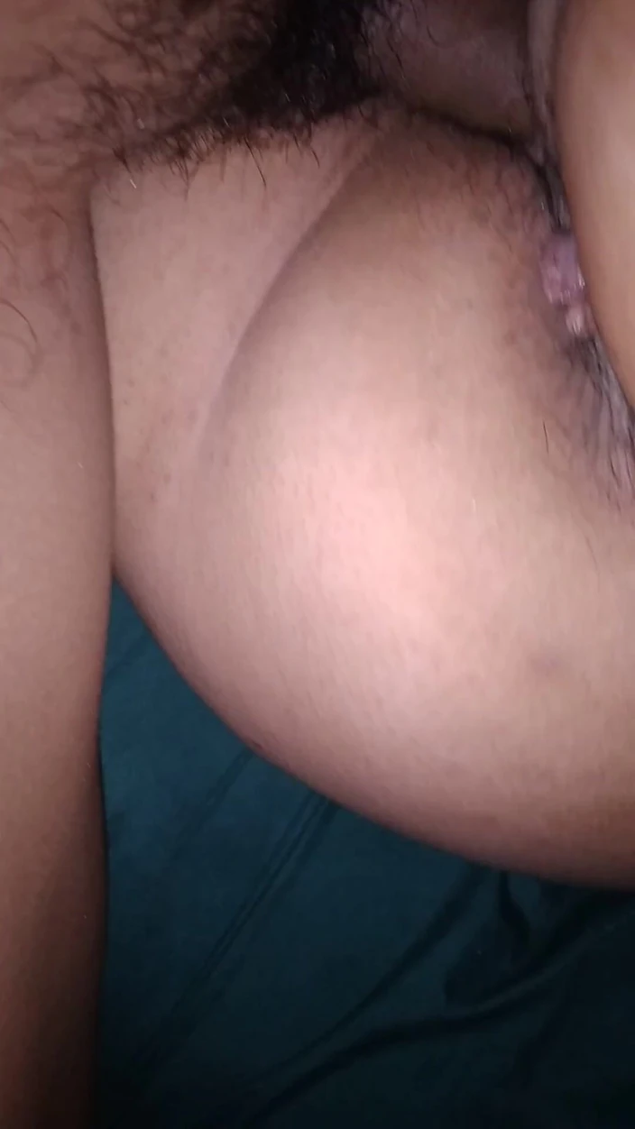 E-Alfa: MILF rabuda fodida em quatro