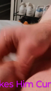 Muffs Tiny Cock Cummz!