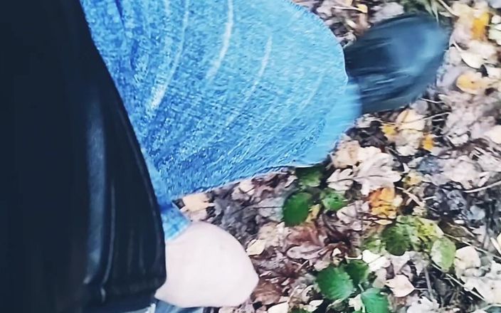 Amreis: Masturbasi di hutan akhir musim gugur. Jalan-jalan dengan Happy Ending.