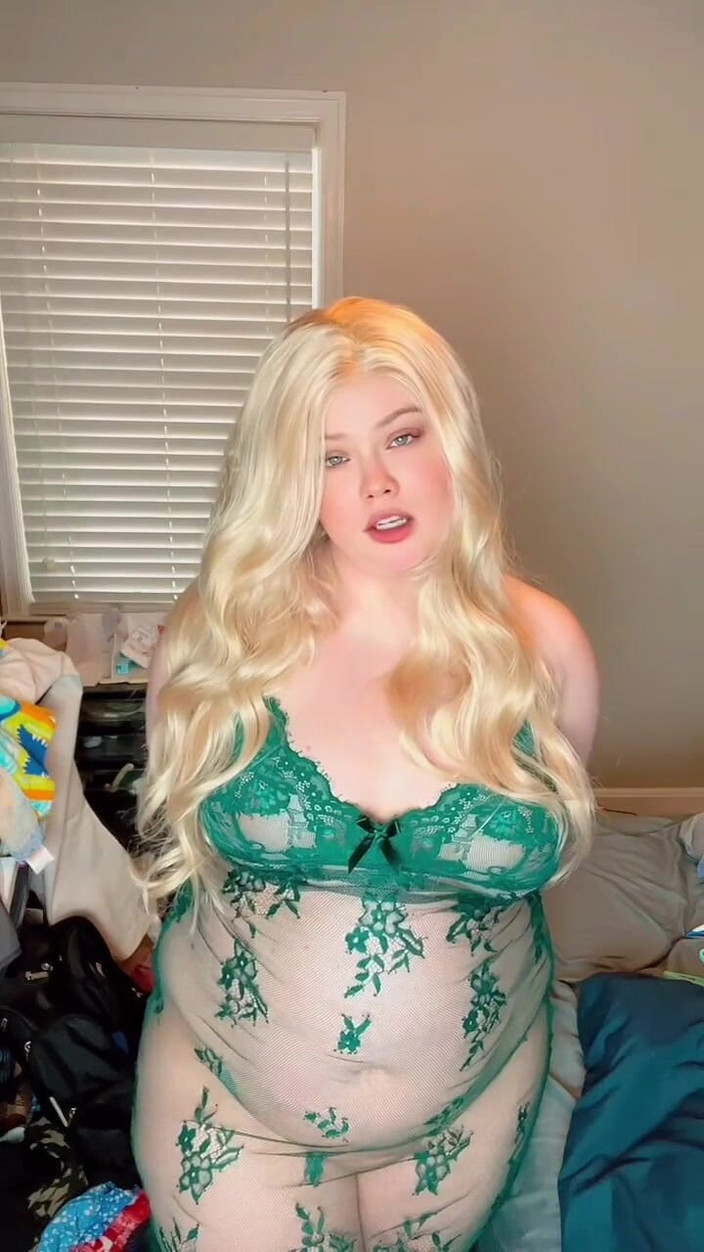 Dirtysecret: Domme सौतेली मम्मी तुम पर फुहार छोड़ती है