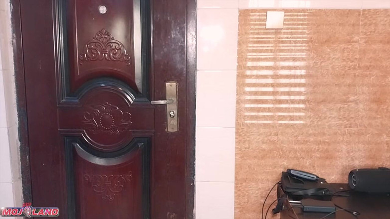 Mojoland: Meine mitbewohnerin mit dicken titten