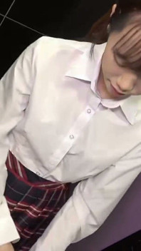 아직은 아니야. 아름다운 농구 매니저는 그를 가차 없이 놀리며 끝까지 긴장하게 만든다.