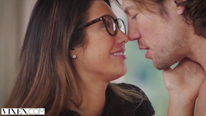 Vixen: VIXEN - Eva Lovia's most intense scene