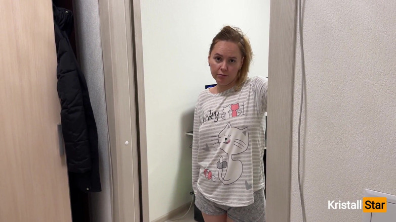 Russian Mommy: 医生给我开药，女孩很高兴帮忙，俄语聊天