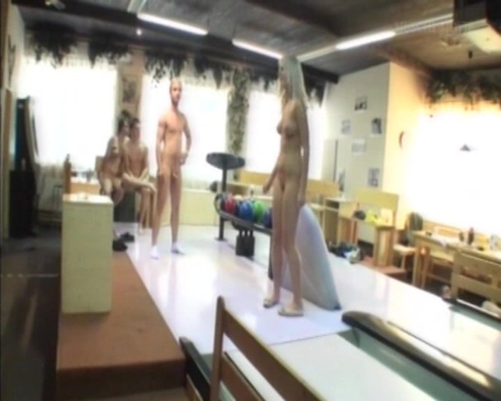 GANGBANG and BIG BOOBS: Gagică blondă legată și tare de bărbați