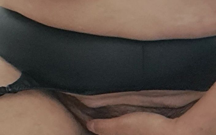 Mommy big hairy pussy: MILf ho svádí svým chlupatým ocasem