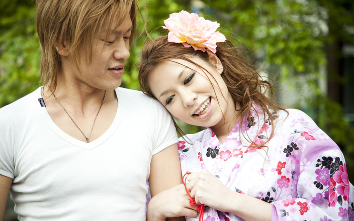 Go Sushi: Klasická japonská dívka s pěkným kimonem ošukaná s creampie