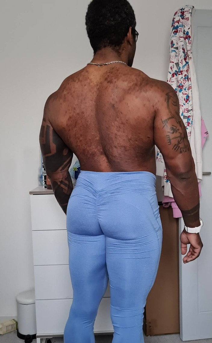 Amadeus: New Women's Legging Make That Ass Pop