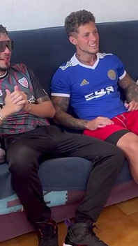 A venit să se uite la un meci de fotbal și am marcat un gol cu pula mea