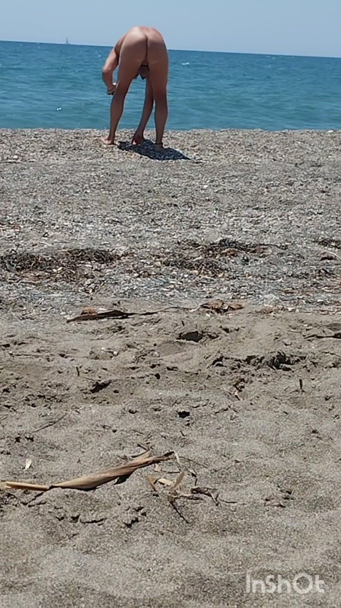 Morbosete000: 해변에서 벌거벗고 즐기기