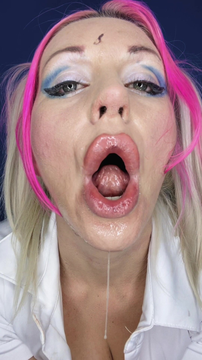 Sultry Silvea: La sensuale silvea mi copre il viso con la mia...