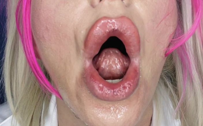 Sultry Silvea: Sensual Silvea cubriendo mi cara con mi saliva gruesa