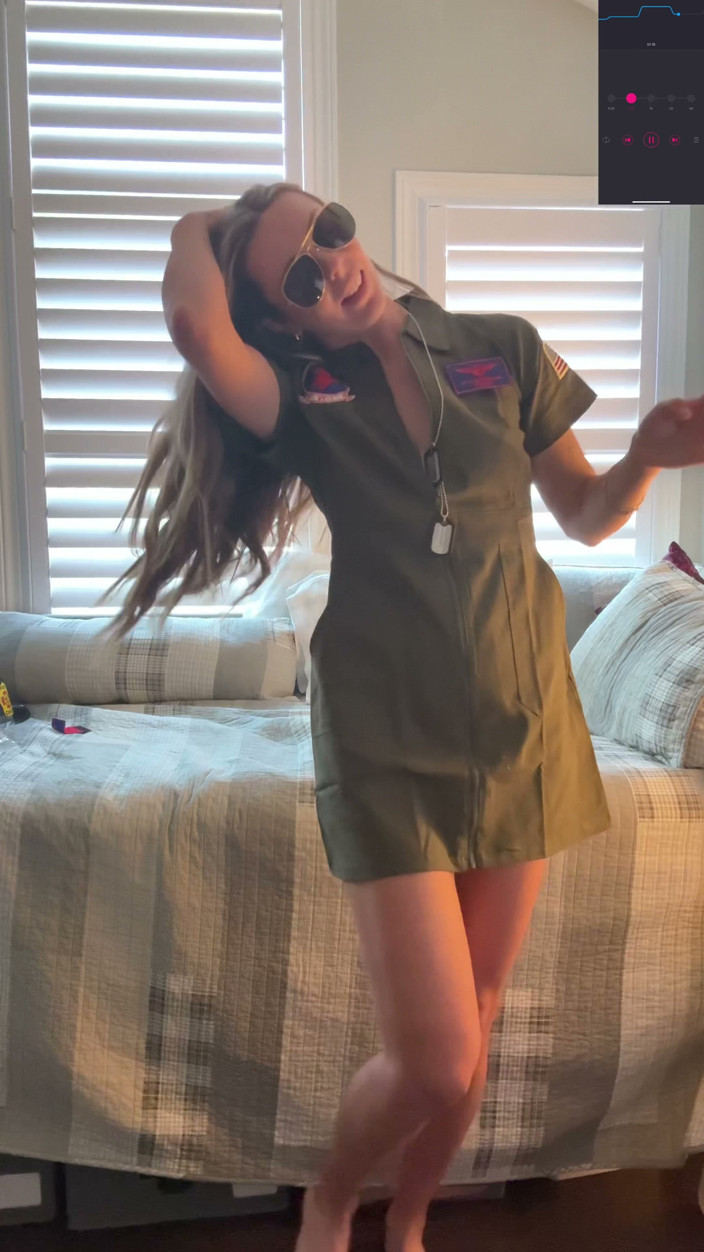 Nadia Foxx: Costume di halloween da provare