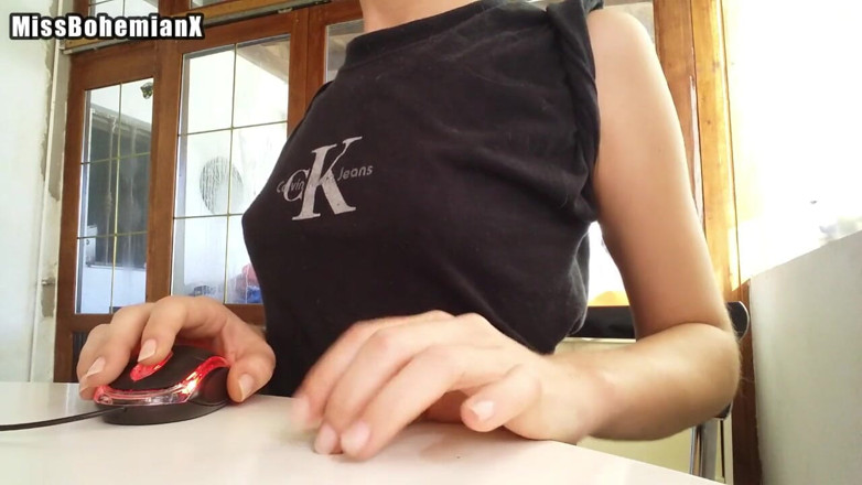 Miss Bohemian X: Impatient nail tapping while working on my laptop - MissBohemianX