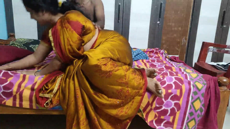 Sexy sindu: Sindu Bhabhi Saree Sex with Devar in the Bedroom