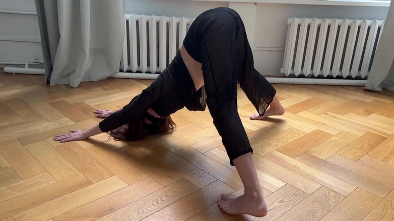 Skinny_lady69: Sexy protahování v průhledných šatech