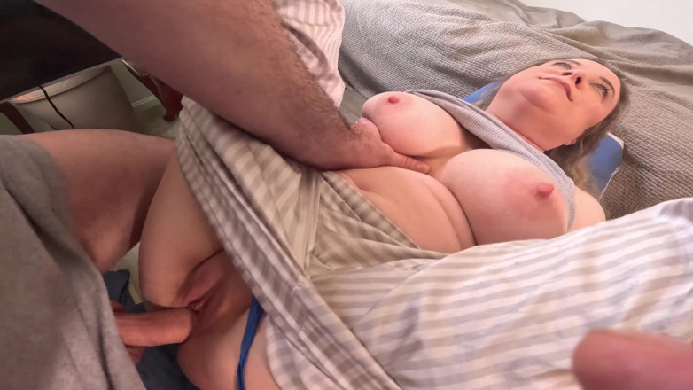 Erin Electra: Massera styvmamma saker blir ångande