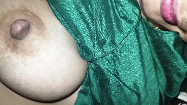 Janvibhabhii: Пососав мои сиськи, он вынул весь сок из моей киски своим пенисом.